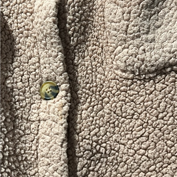 Shacket - Picture 3 of 3